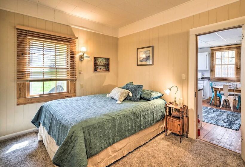 Pet Friendly Cody Home Walk To Main Street!