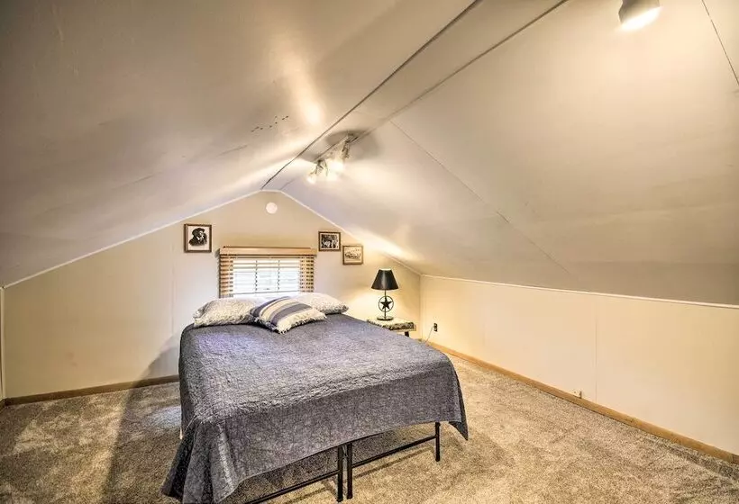 Pet Friendly Cody Home   Walk To Main Street!