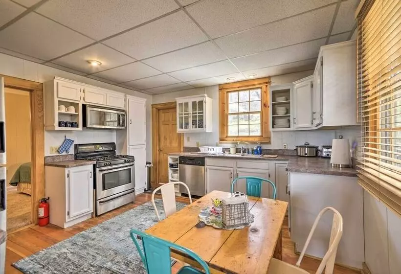 Pet Friendly Cody Home   Walk To Main Street!