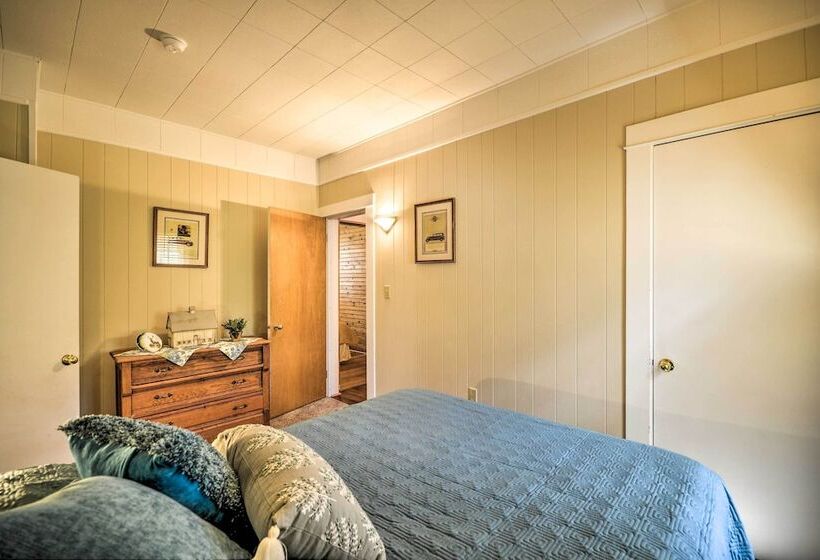 Pet Friendly Cody Home Walk To Main Street!