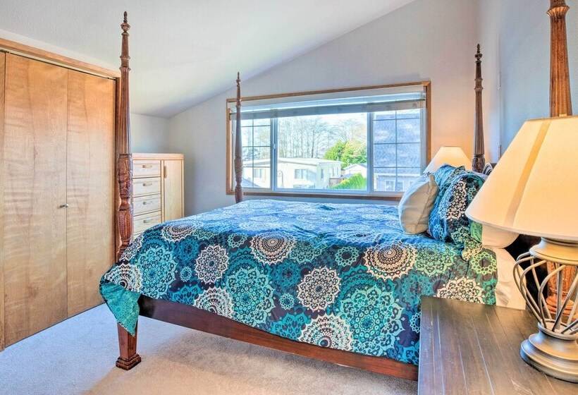 Pet Friendly Rockaway Beach Home W/ Fire Pit!