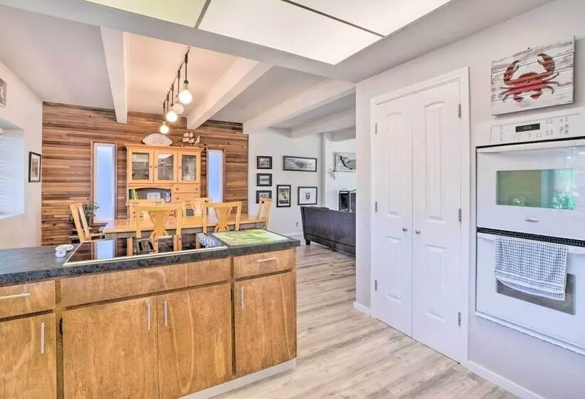 Pet Friendly Rockaway Beach Home W/ Fire Pit!