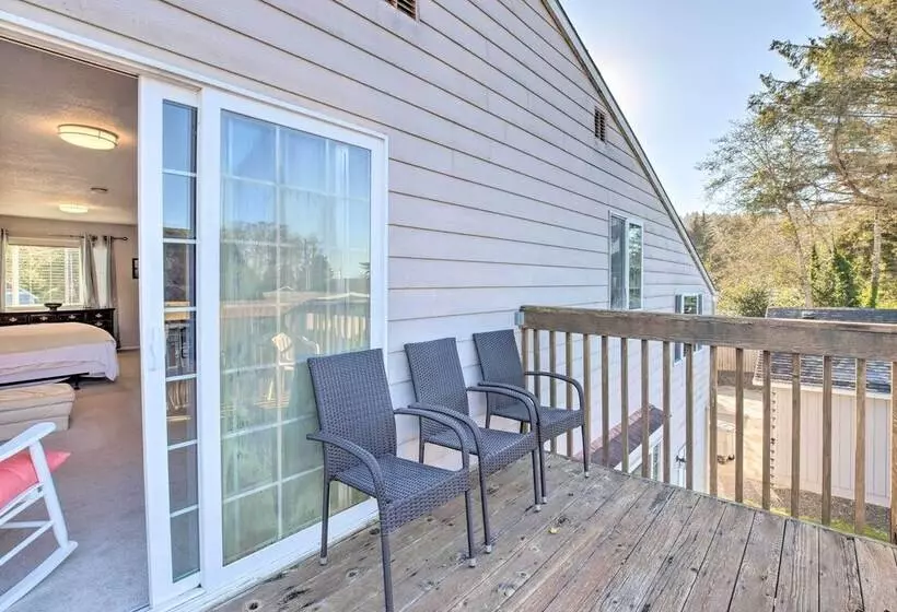Pet Friendly Rockaway Beach Home W/ Fire Pit!