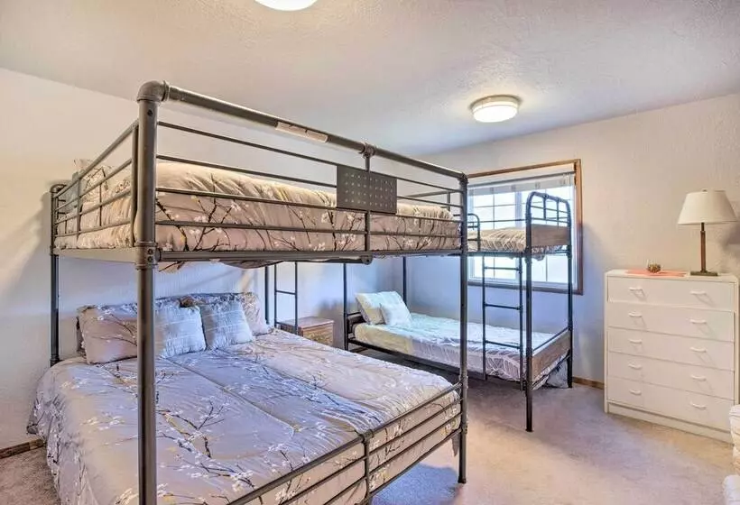 Pet Friendly Rockaway Beach Home W/ Fire Pit!