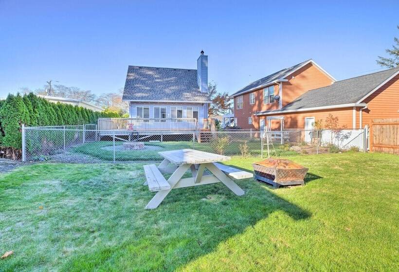 Pet Friendly Rockaway Beach Home W/ Fire Pit!