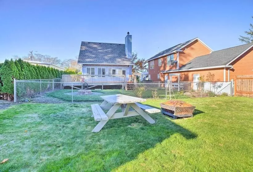 Pet Friendly Rockaway Beach Home W/ Fire Pit!