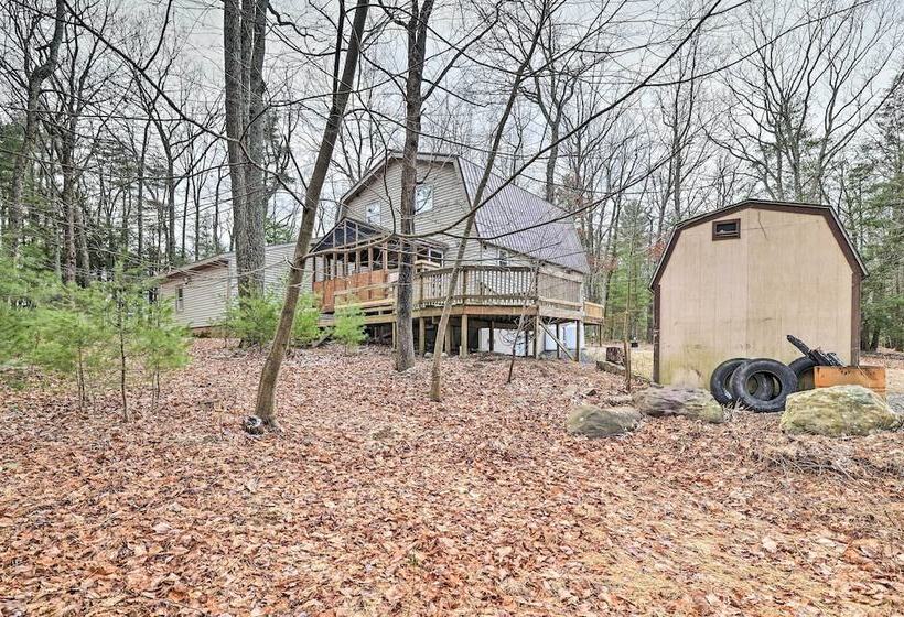 Poconos Vacation Home W/ Deck & Fire Pit