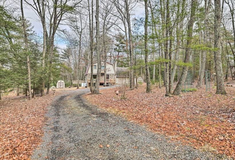 Poconos Vacation Home W/ Deck & Fire Pit