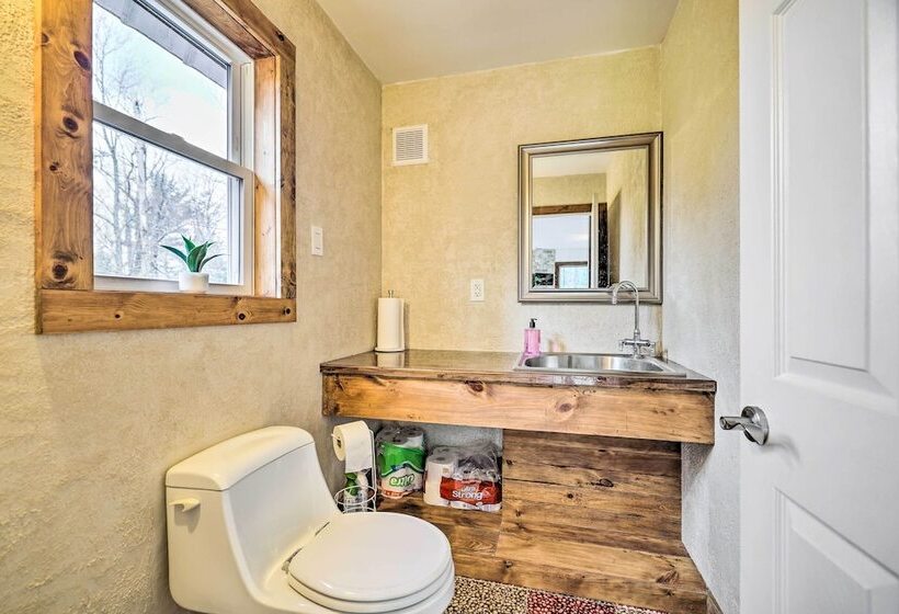 Poconos Vacation Home W/ Deck & Fire Pit