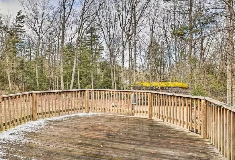 Poconos Vacation Home W/ Deck & Fire Pit