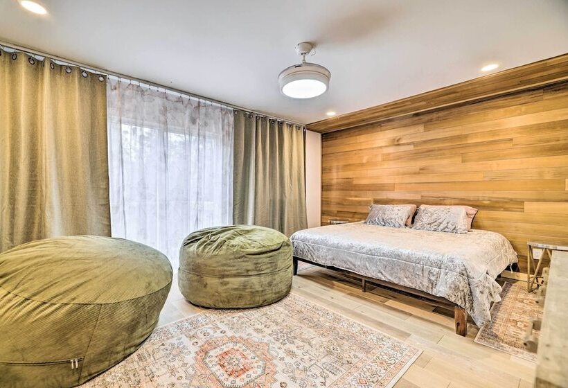 Poconos Vacation Home W/ Deck & Fire Pit