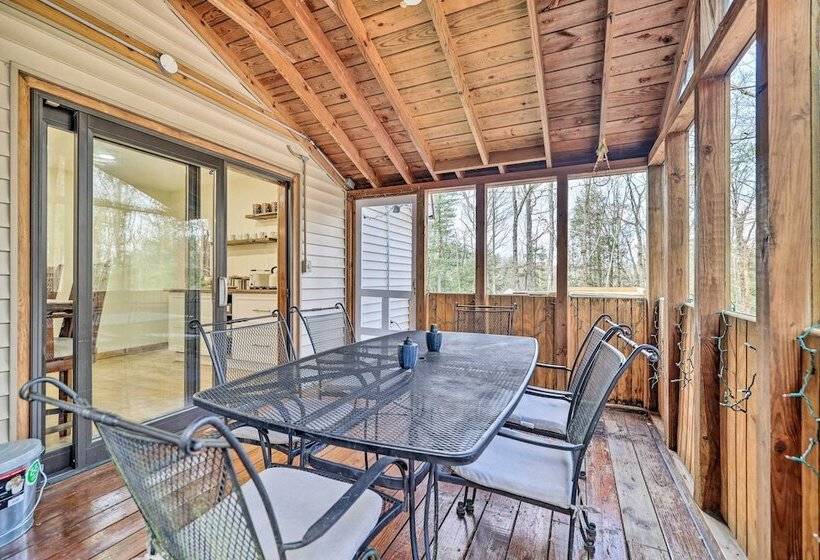 Poconos Vacation Home W/ Deck & Fire Pit