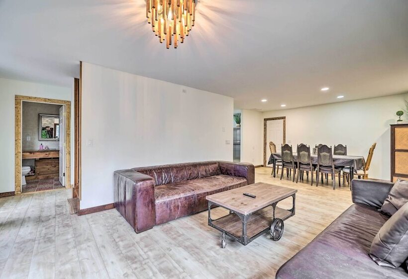 Poconos Vacation Home W/ Deck & Fire Pit