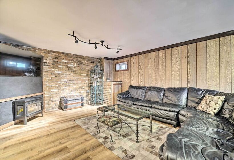 Poconos Vacation Home W/ Deck & Fire Pit