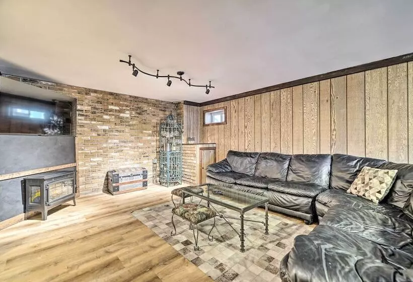 Poconos Vacation Home W/ Deck & Fire Pit