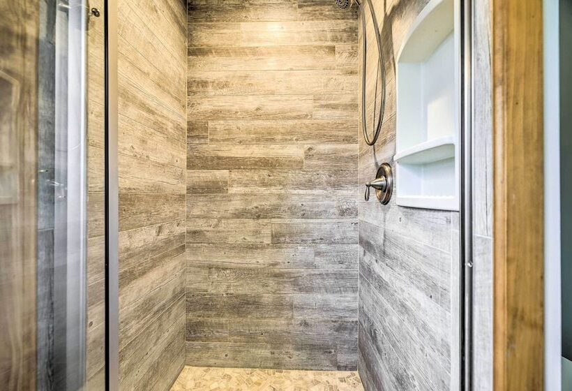 Poconos Vacation Home W/ Deck & Fire Pit