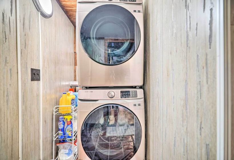 Poconos Vacation Home W/ Deck & Fire Pit