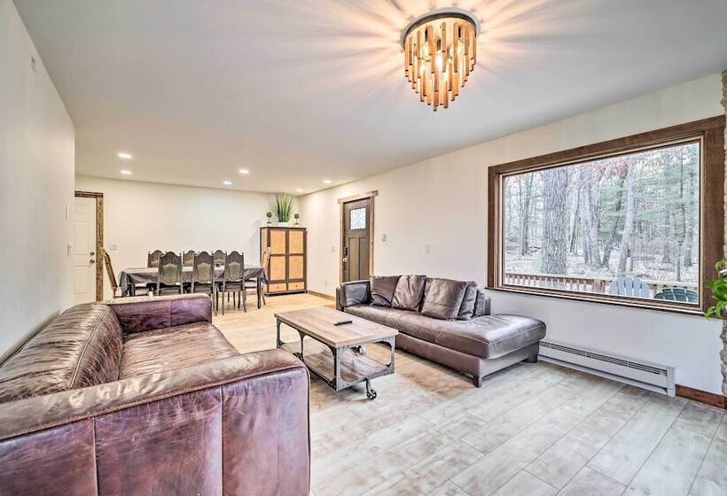 Poconos Vacation Home W/ Deck & Fire Pit