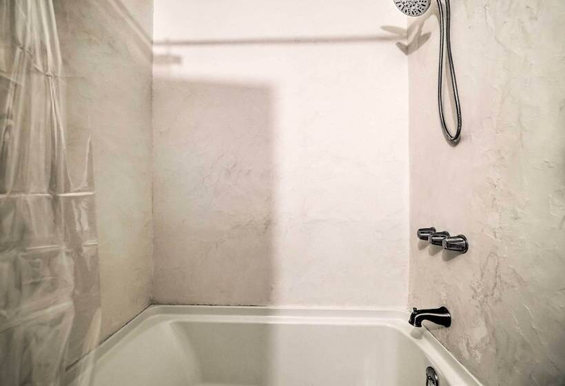 Poconos Vacation Home W/ Deck & Fire Pit