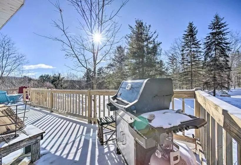 Private 7 Acre Retreat: On Site Pond, Streams