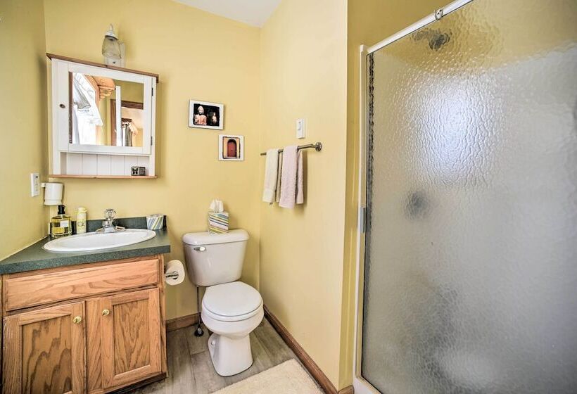 Private 7 Acre Retreat: On Site Pond, Streams