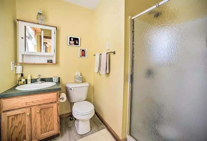 Private 7 Acre Retreat: On Site Pond, Streams