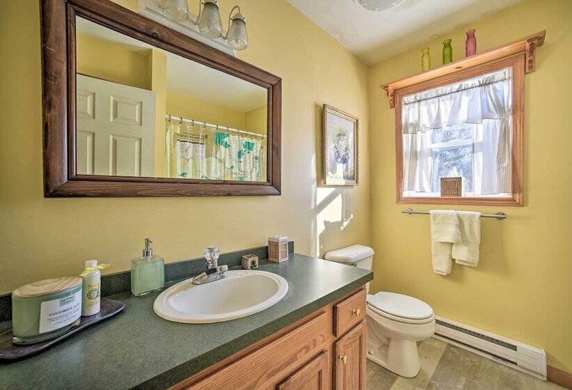 Private 7 Acre Retreat: On Site Pond, Streams