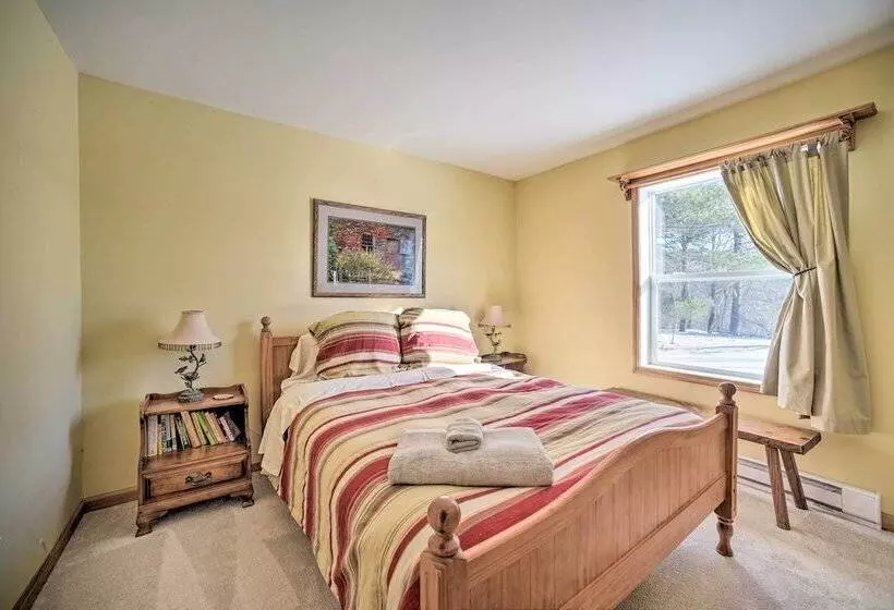 Private 7 Acre Retreat: On Site Pond, Streams