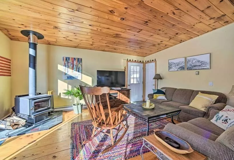 Private 7 Acre Retreat: On Site Pond, Streams