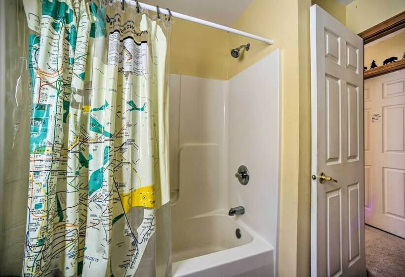 Private 7 Acre Retreat: On Site Pond, Streams