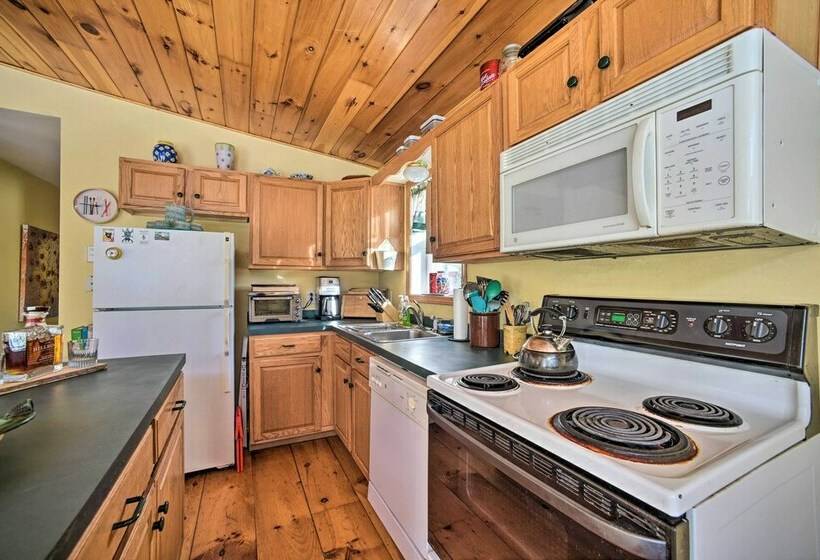 Private 7 Acre Retreat: On Site Pond, Streams