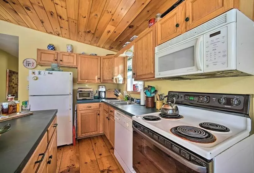 Private 7 Acre Retreat: On Site Pond, Streams