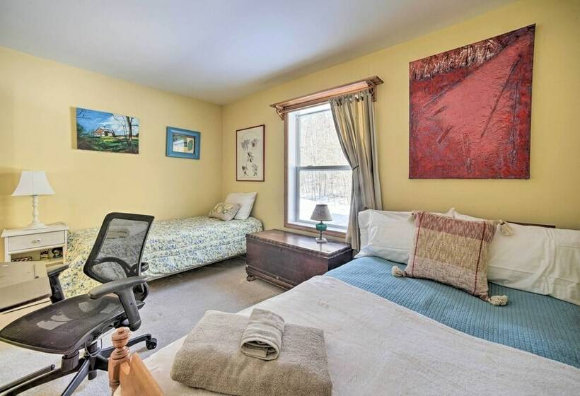 Private 7 Acre Retreat: On Site Pond, Streams