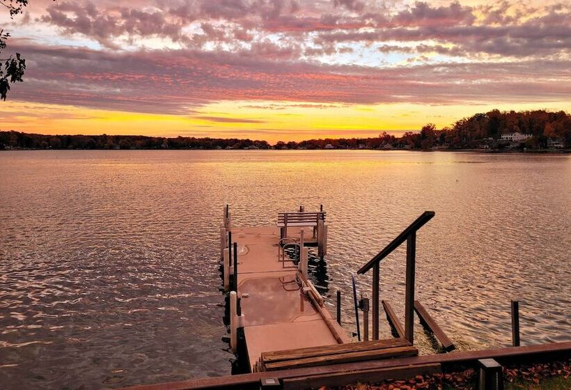 Benton Harbor Lake House W/ Dock & Fire Pit!
