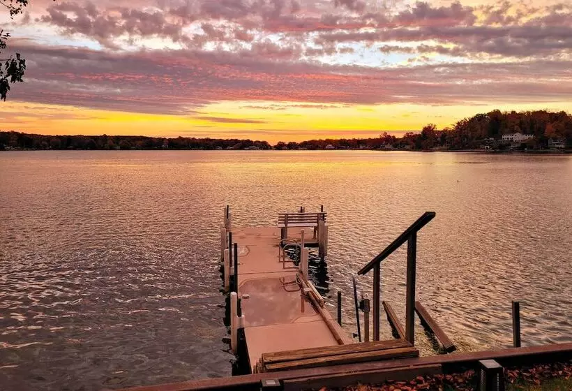 Benton Harbor Lake House W/ Dock & Fire Pit!