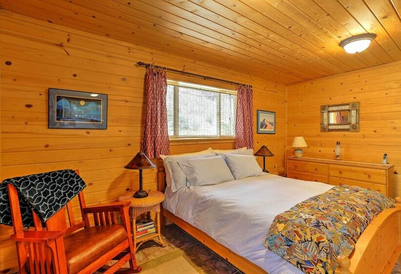 Romantic Riverfront Cottage   1 Mile To Winthrop!