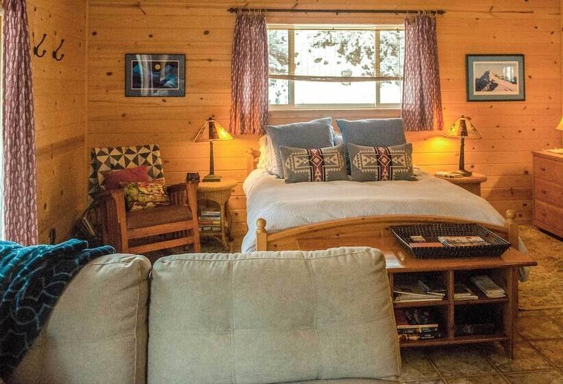 Romantic Riverfront Cottage   1 Mile To Winthrop!