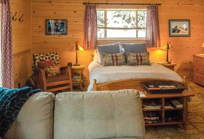 Romantic Riverfront Cottage   1 Mile To Winthrop!