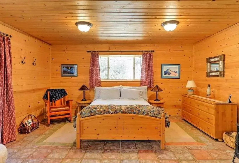 Romantic Riverfront Cottage   1 Mile To Winthrop!