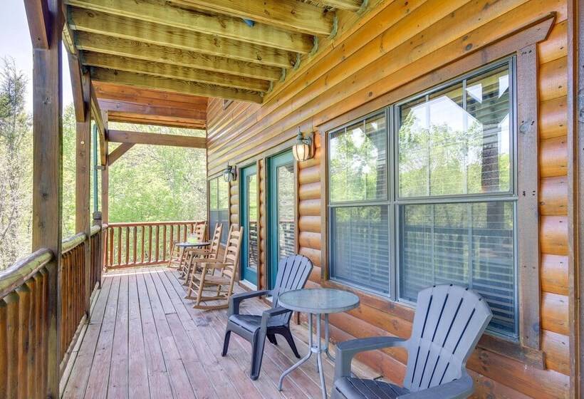 Secluded Smoky Mountain Cabin W/ Theater & Hot Tub