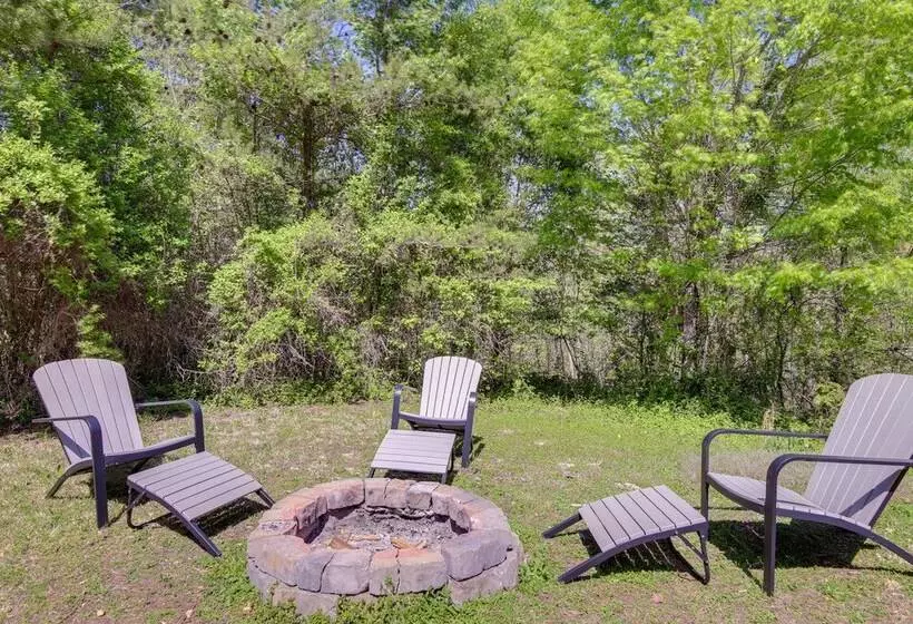 Secluded Smoky Mountain Cabin W/ Theater & Hot Tub