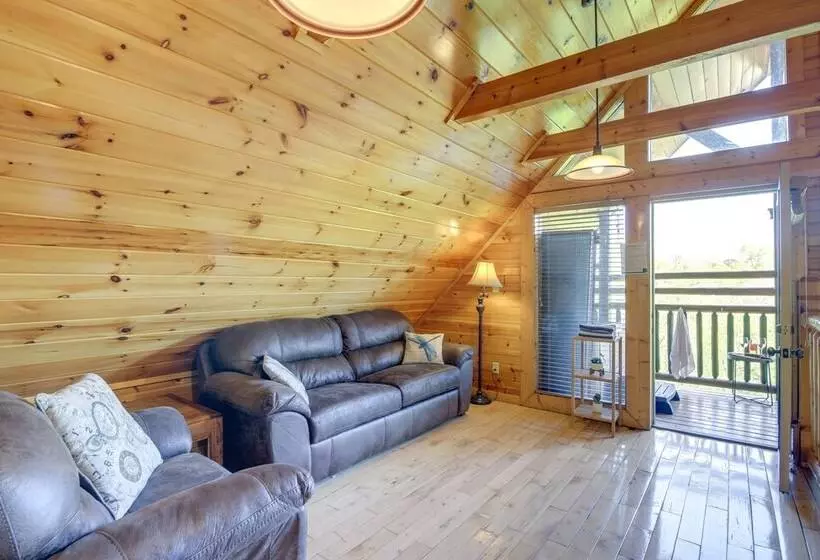 Secluded Smoky Mountain Cabin W/ Theater & Hot Tub