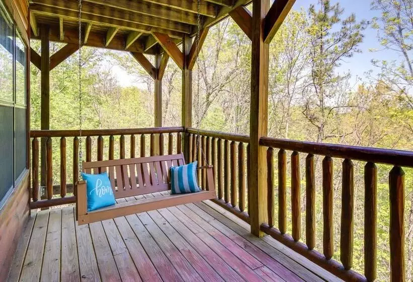 Secluded Smoky Mountain Cabin W/ Theater & Hot Tub