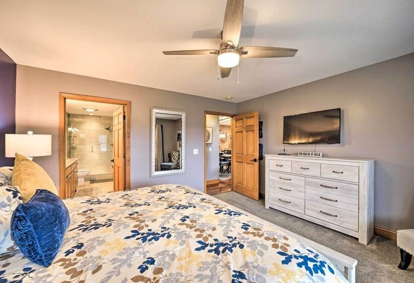 Serene Canton Escape W/ Hot Tub & Mtn Views!