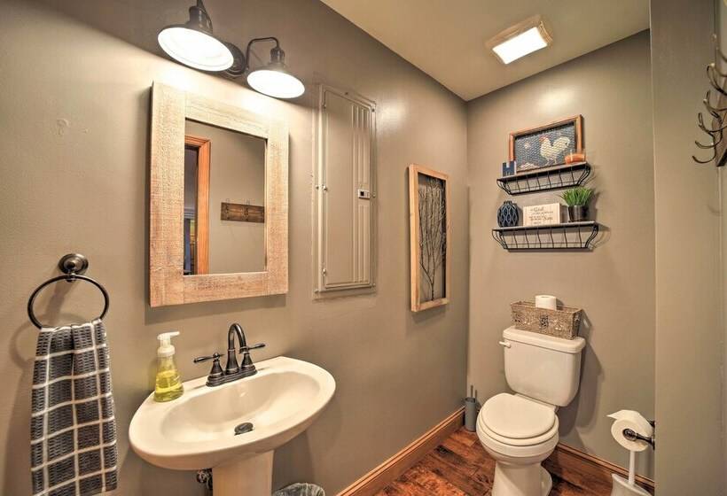 Serene Canton Escape W/ Hot Tub & Mtn Views!