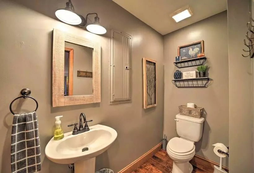 Serene Canton Escape W/ Hot Tub & Mtn Views!