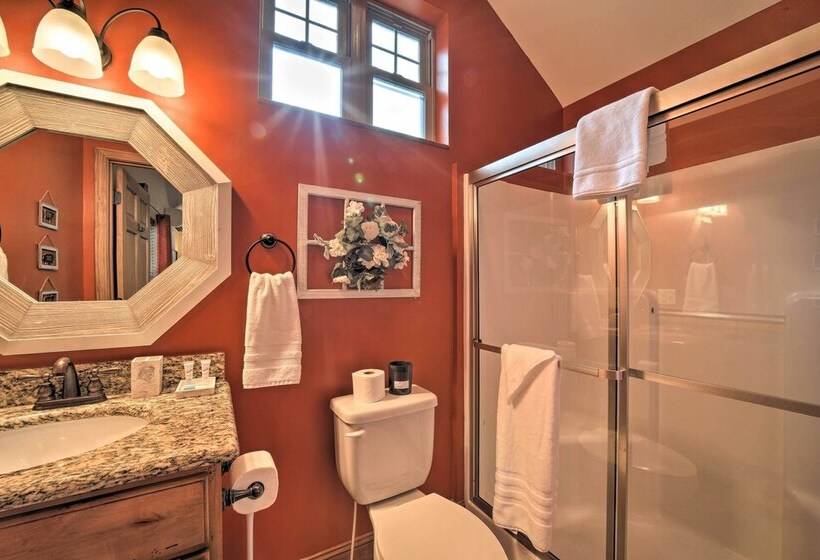 Serene Canton Escape W/ Hot Tub & Mtn Views!