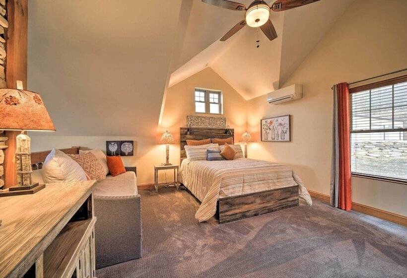 Serene Canton Escape W/ Hot Tub & Mtn Views!