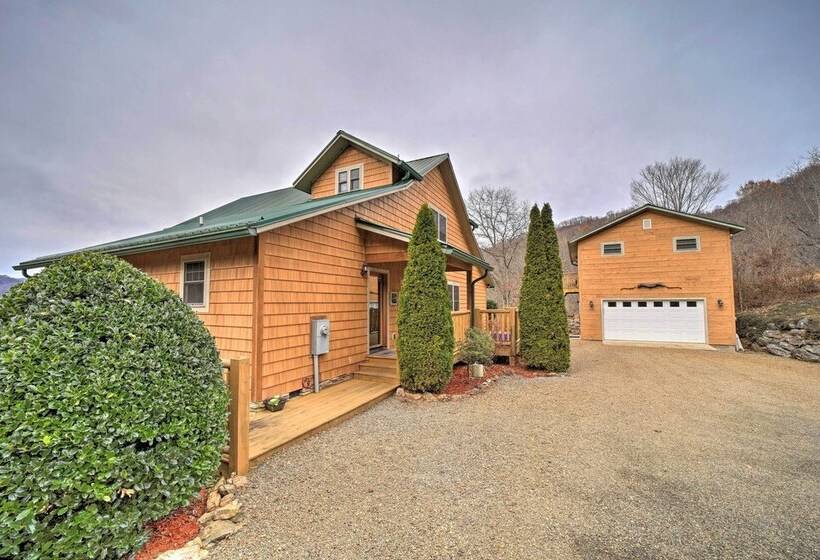 Serene Canton Escape W/ Hot Tub & Mtn Views!