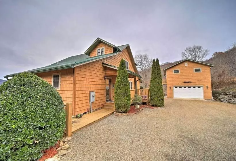 Serene Canton Escape W/ Hot Tub & Mtn Views!